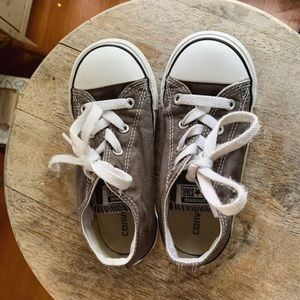 Kids converse